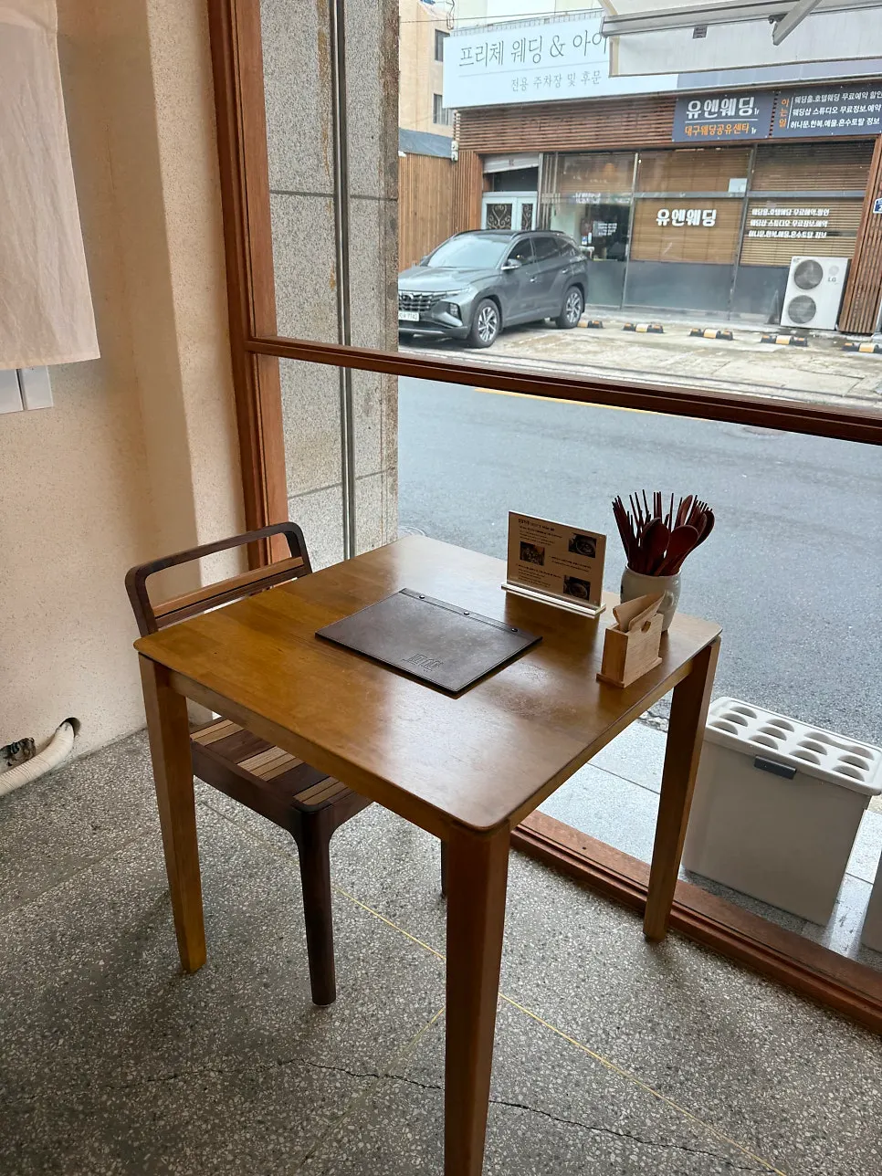 Open kitchen at Hyangtaek Daebong Branch