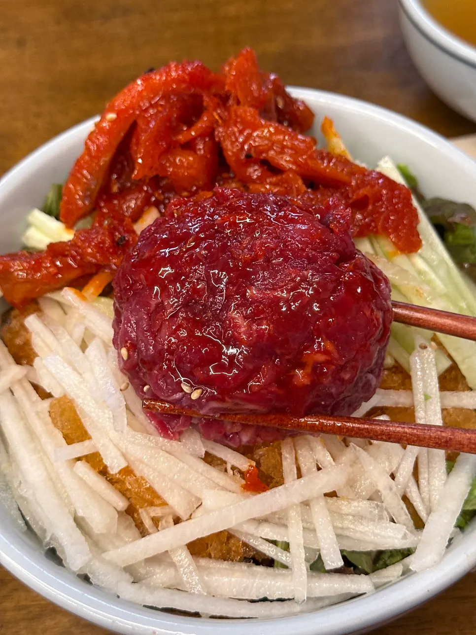 Mulhoe topped with seasoned pollack and raw beef