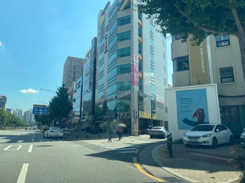 Sign and entrance of Hyangtaek Daebong Branch