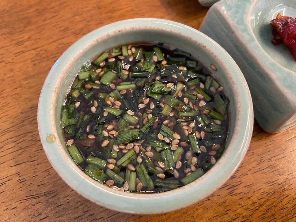 Gim and special soy sauce served with the mackerel gondre rice