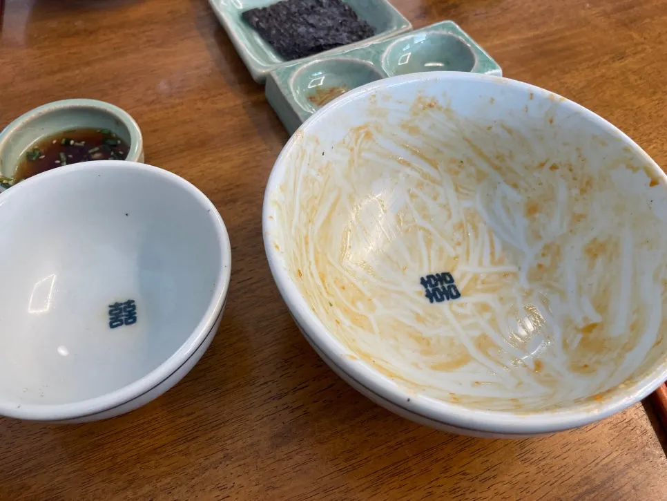 Bowl emptied of rice and sauce