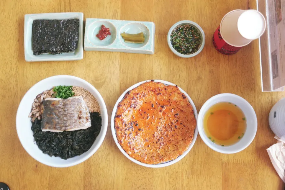 삼치곤드레밥과 청송식 닭불고기 한상차림