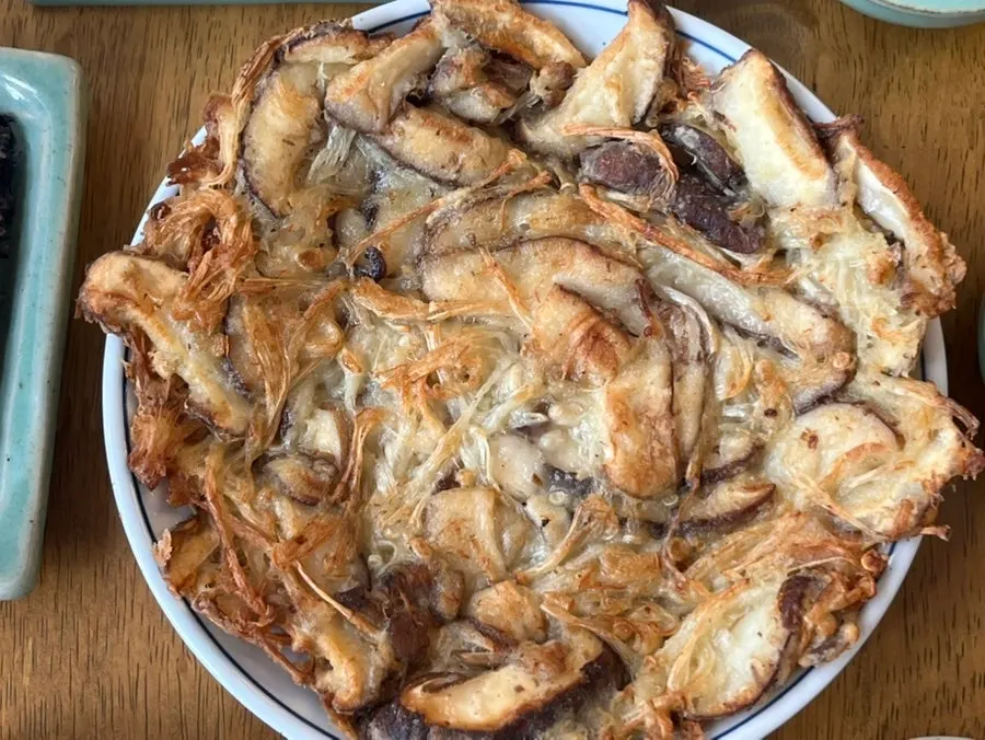 Mushroom pancake received as a weekday review service