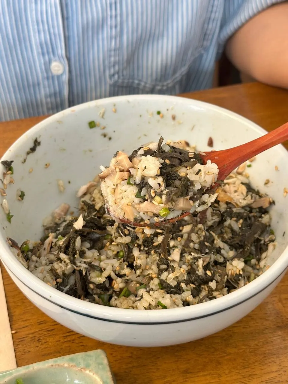 Mackerel placed on top of seasoned gondre greens
