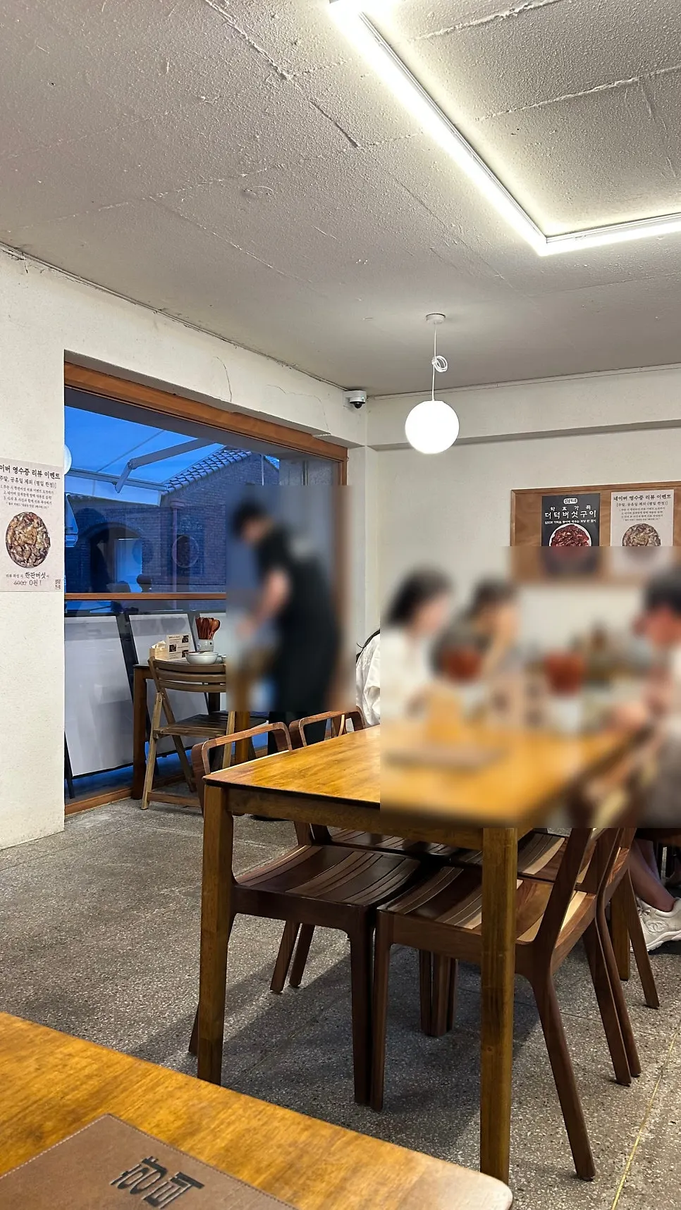 향택 대봉점 매장 내부 테이블