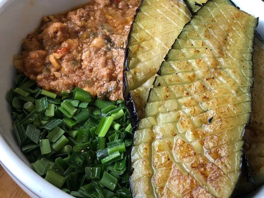 Rice bowl topped with doenjang-seasoned eggplant