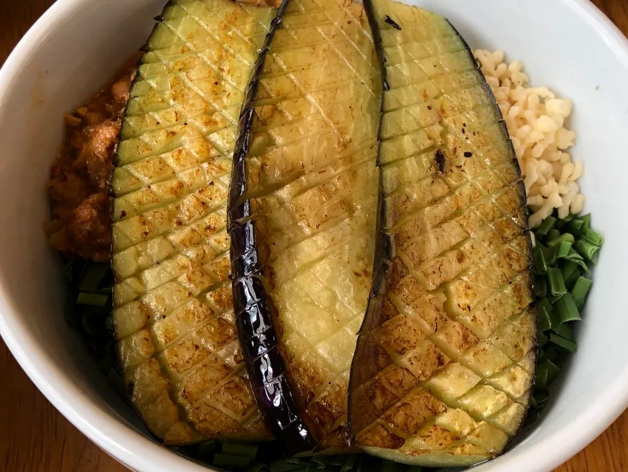 Mixing the eggplant doenjang bowl