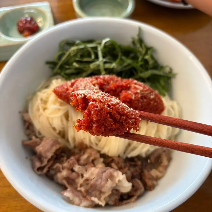 청어알이 올라간 비빔면
