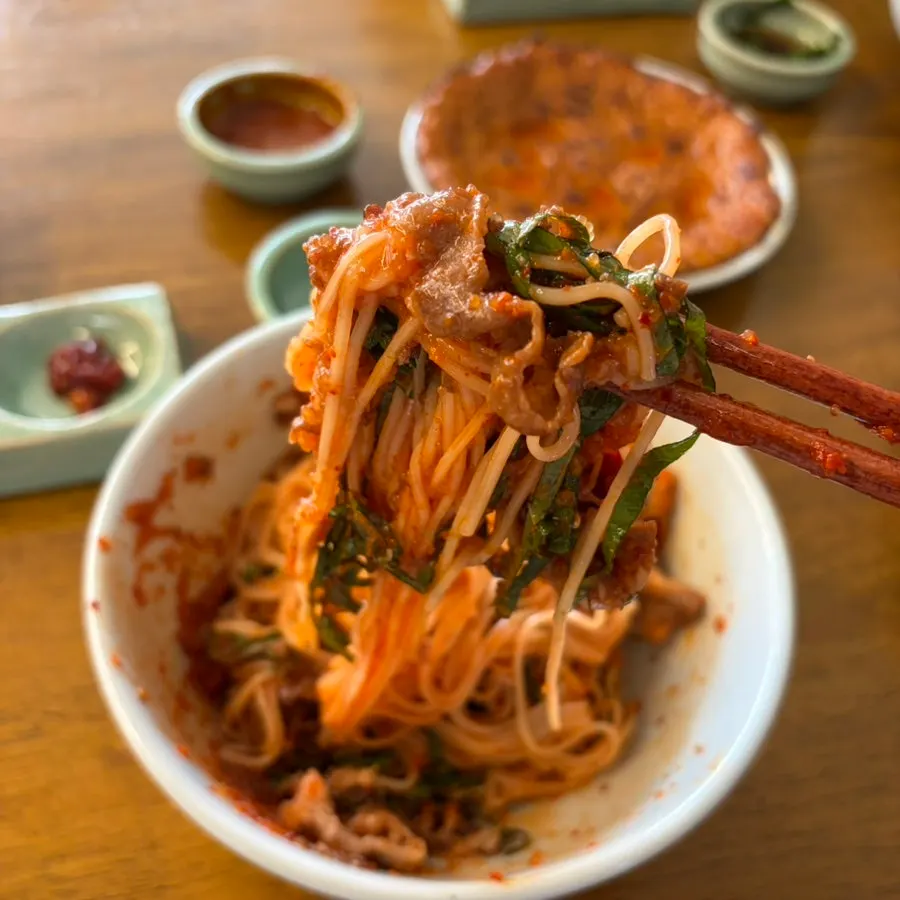 비벼 놓은 청어알비빔면
