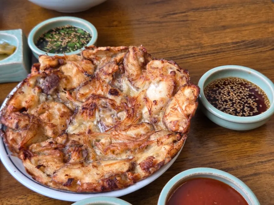 노릇하게 구워져 나온 향택 한판버섯