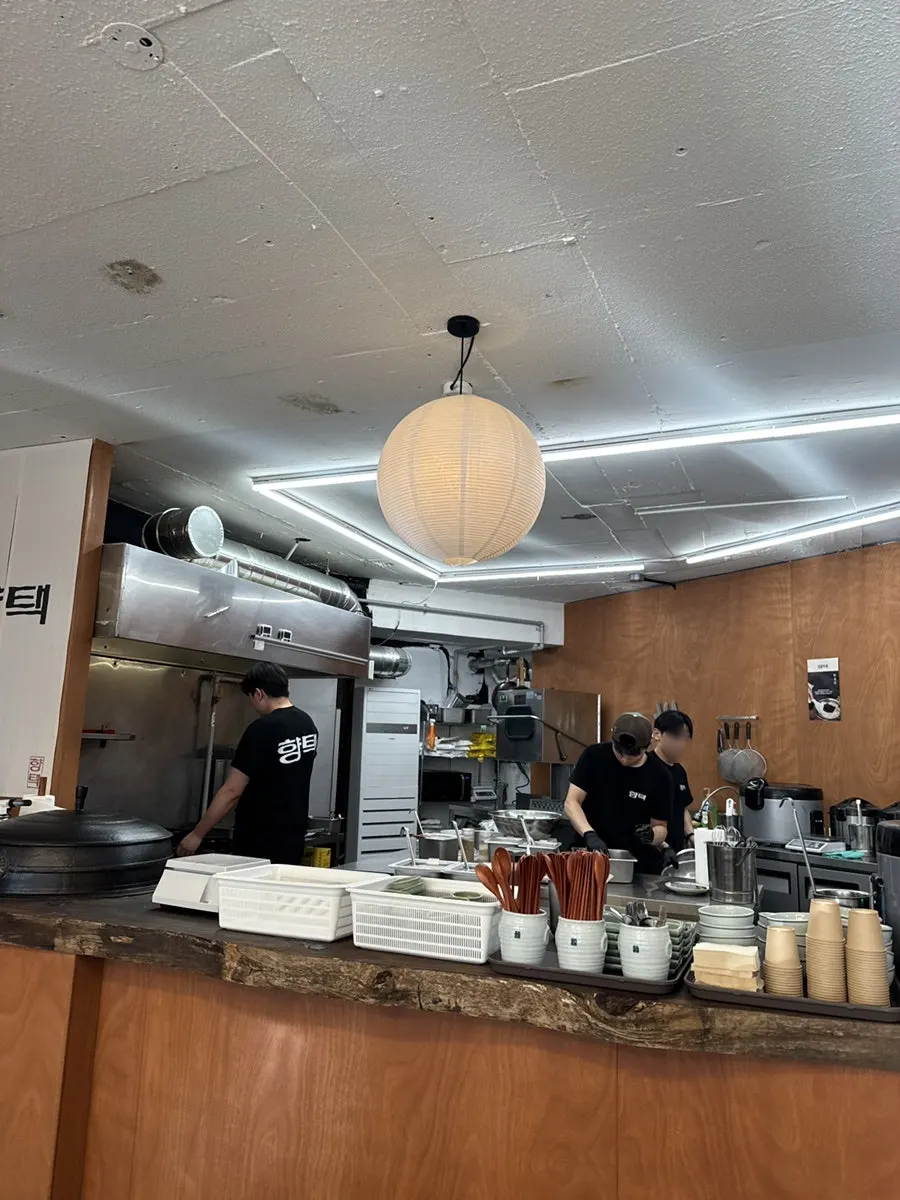 Open kitchen at Hyangtaek Daebong Branch