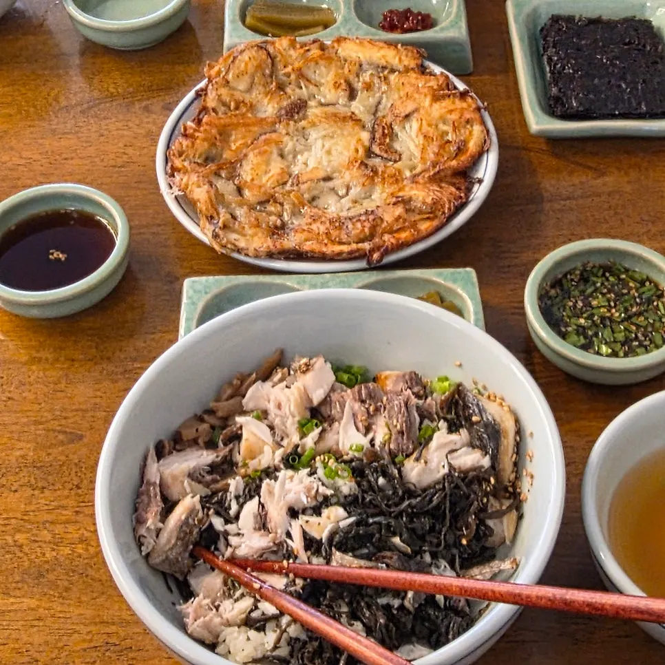 곱창김에 싸 먹는 삼치곤드레밥