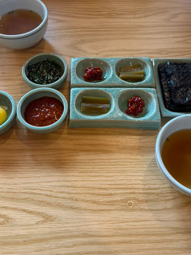 밥류와 면류가 정리된 향택 메뉴판