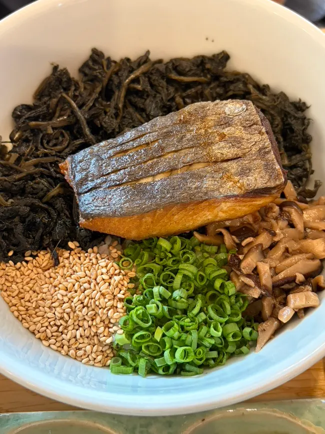 곱창김과 비빔젓갈, 특제소스 구성