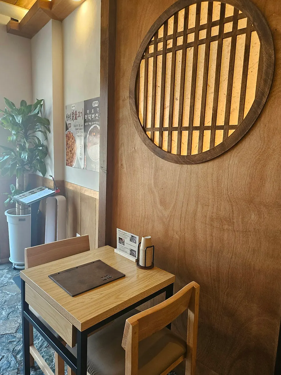 Table layout at Hyangtaek Daegu Jongno Branch