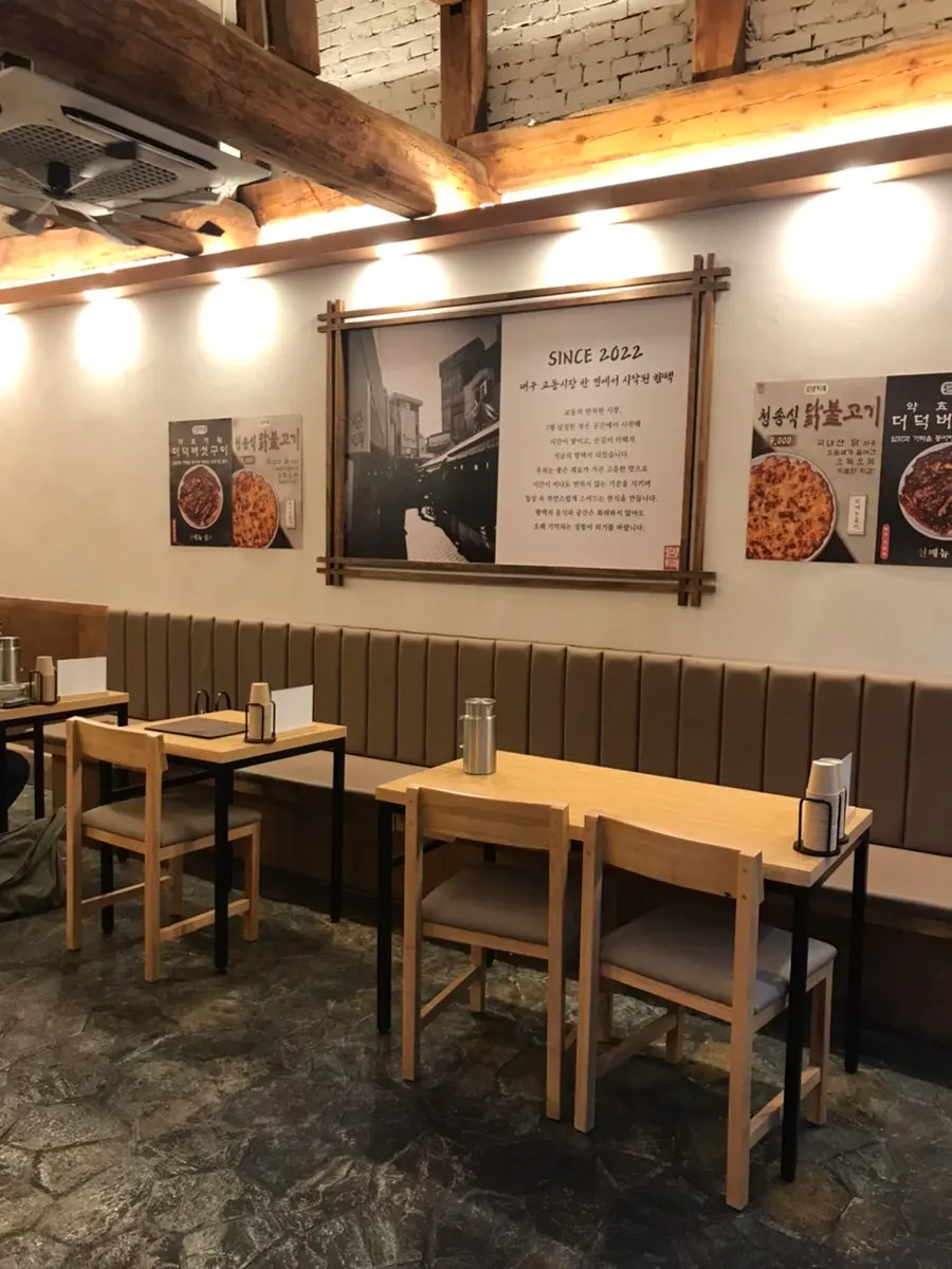 Hanok-style dining hall at Hyangtaek Daegu Jongno Branch