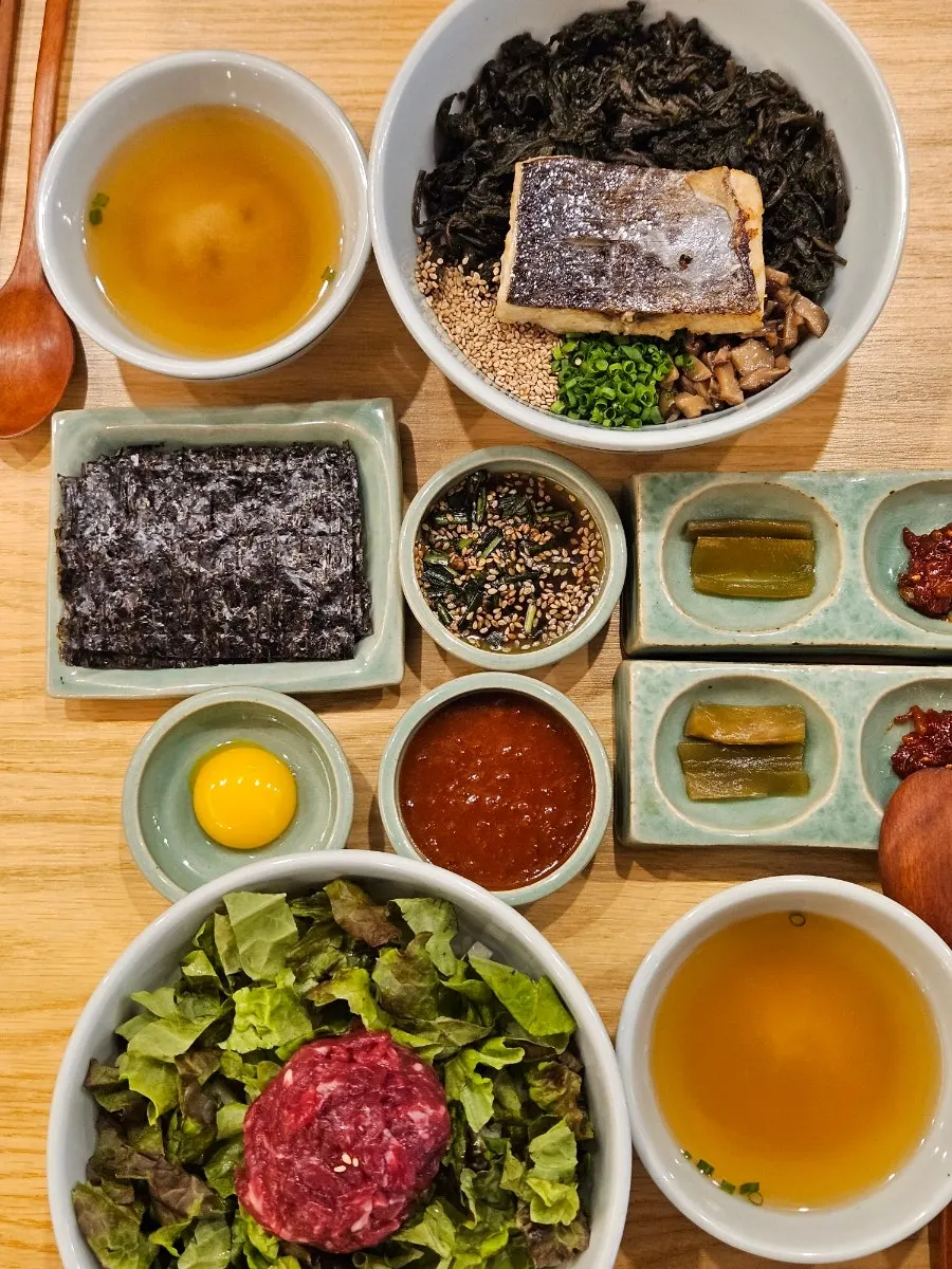 육회가 올라간 육회비빔밥
