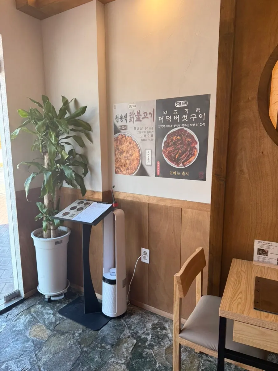 Hanok-style dining hall view at Hyangtaek Daegu Jongno Branch