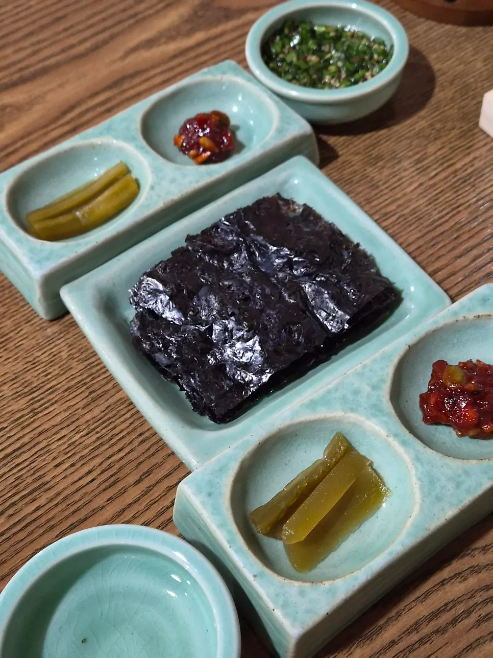 Neatly arranged basic side dishes