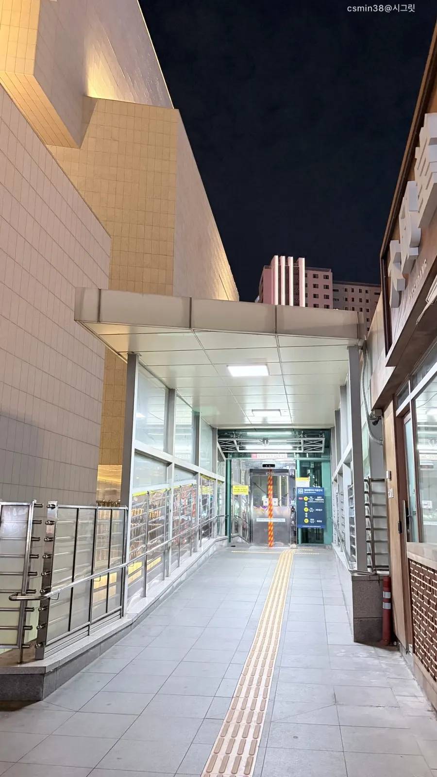 향택 본점 입구 세로 사진