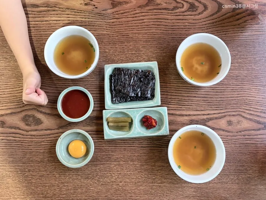 곱창김과 궁채장아찌 등 향택 본점 기본찬