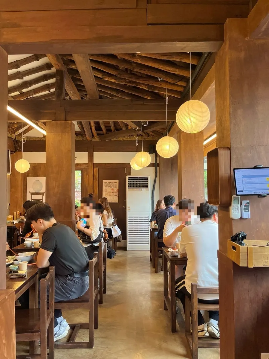 Exposed ceiling beams at Hyangtaek