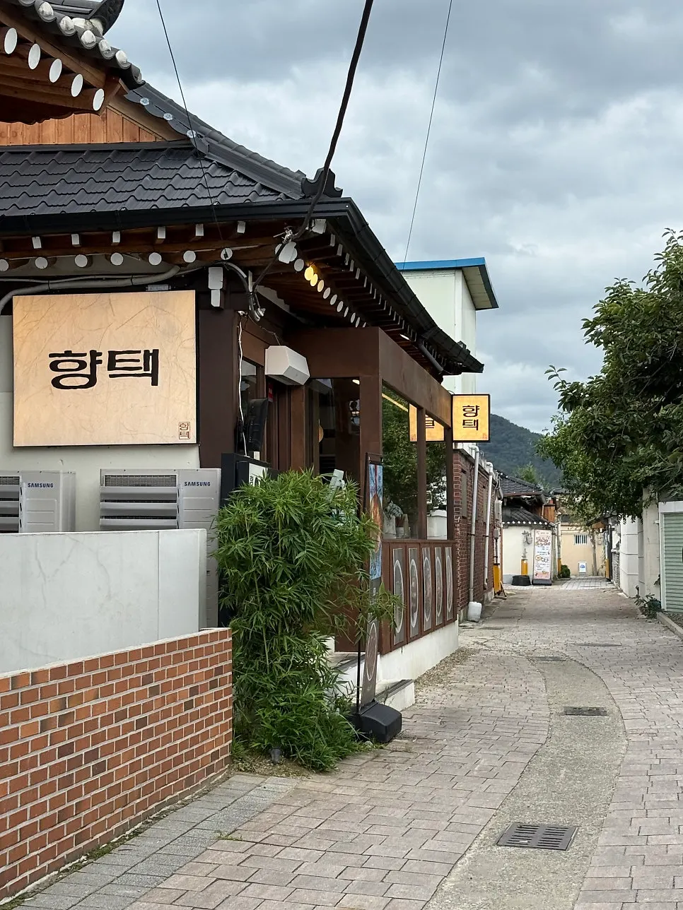 황리단길 향택 경주점 입구 전경