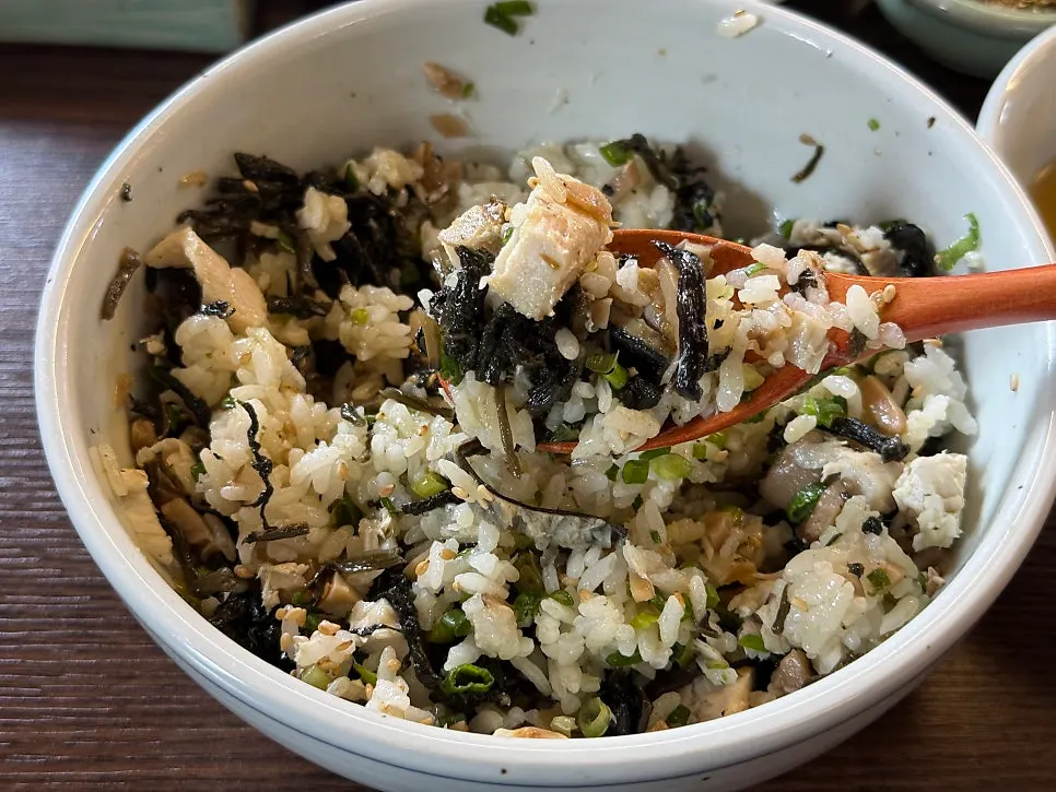 삼치곤드레밥 맛있게 먹는 방법대로 비빈 모습