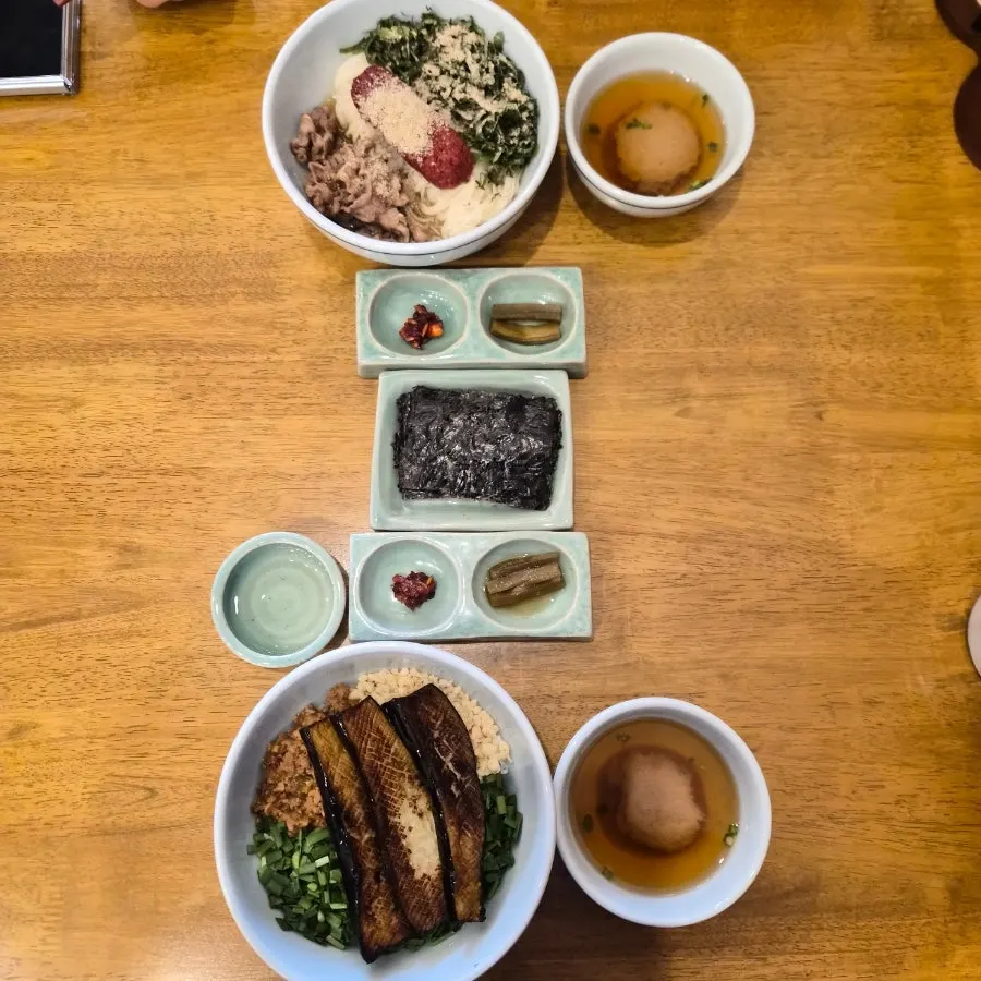 Basic side dishes including jeotgal and gim