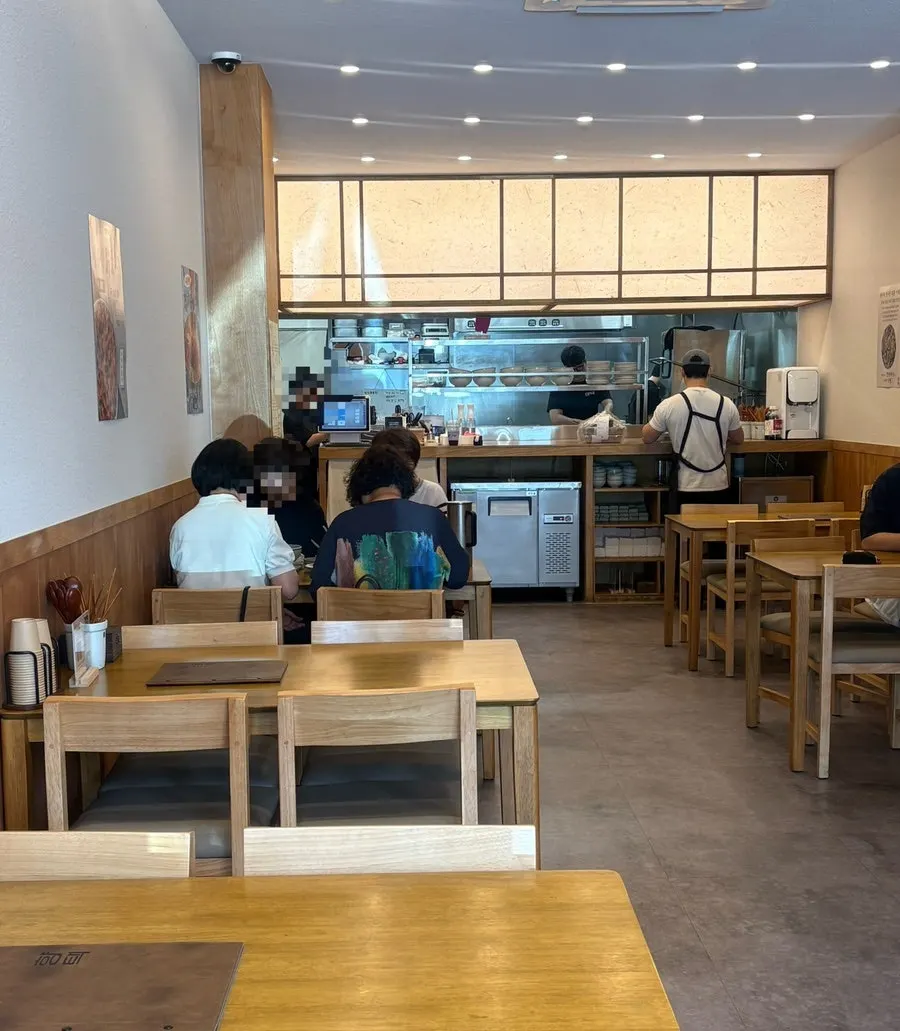 향택 전포점 실내 좌석