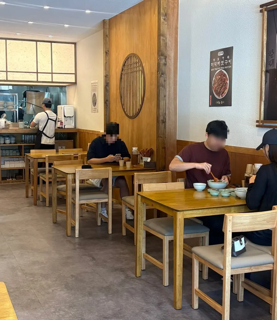 아늑한 분위기의 향택 내부