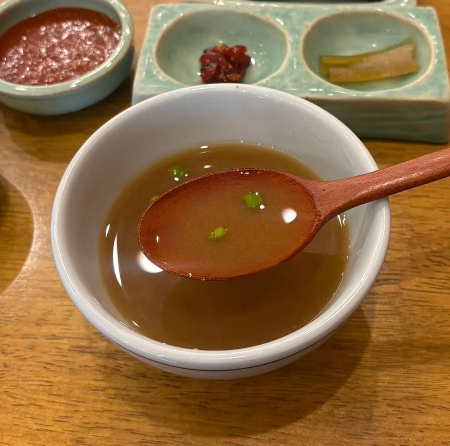 따뜻한 장국과 밑반찬