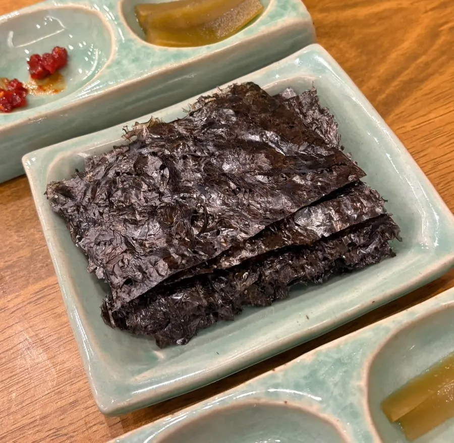 비빔밥에 곁들인 설탕
