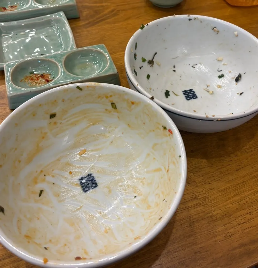 싹 비운 향택 밥그릇