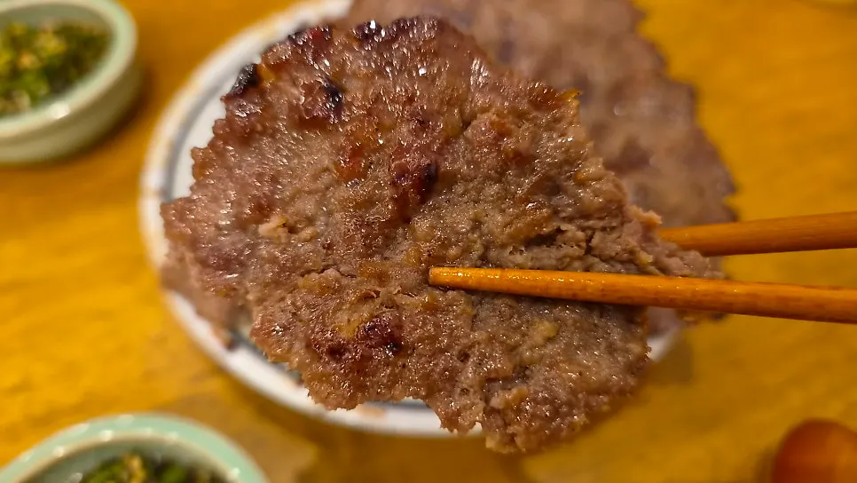 Galbi placed on top of rice