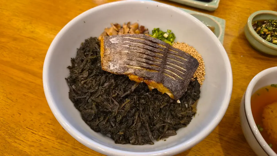 The final spread at the end of the meal at Hyangtaek Jeonpo Branch