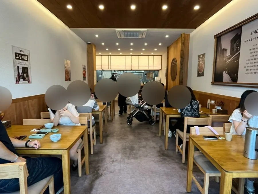 Interior of Hyangtaek Jeonpo Branch full of customers