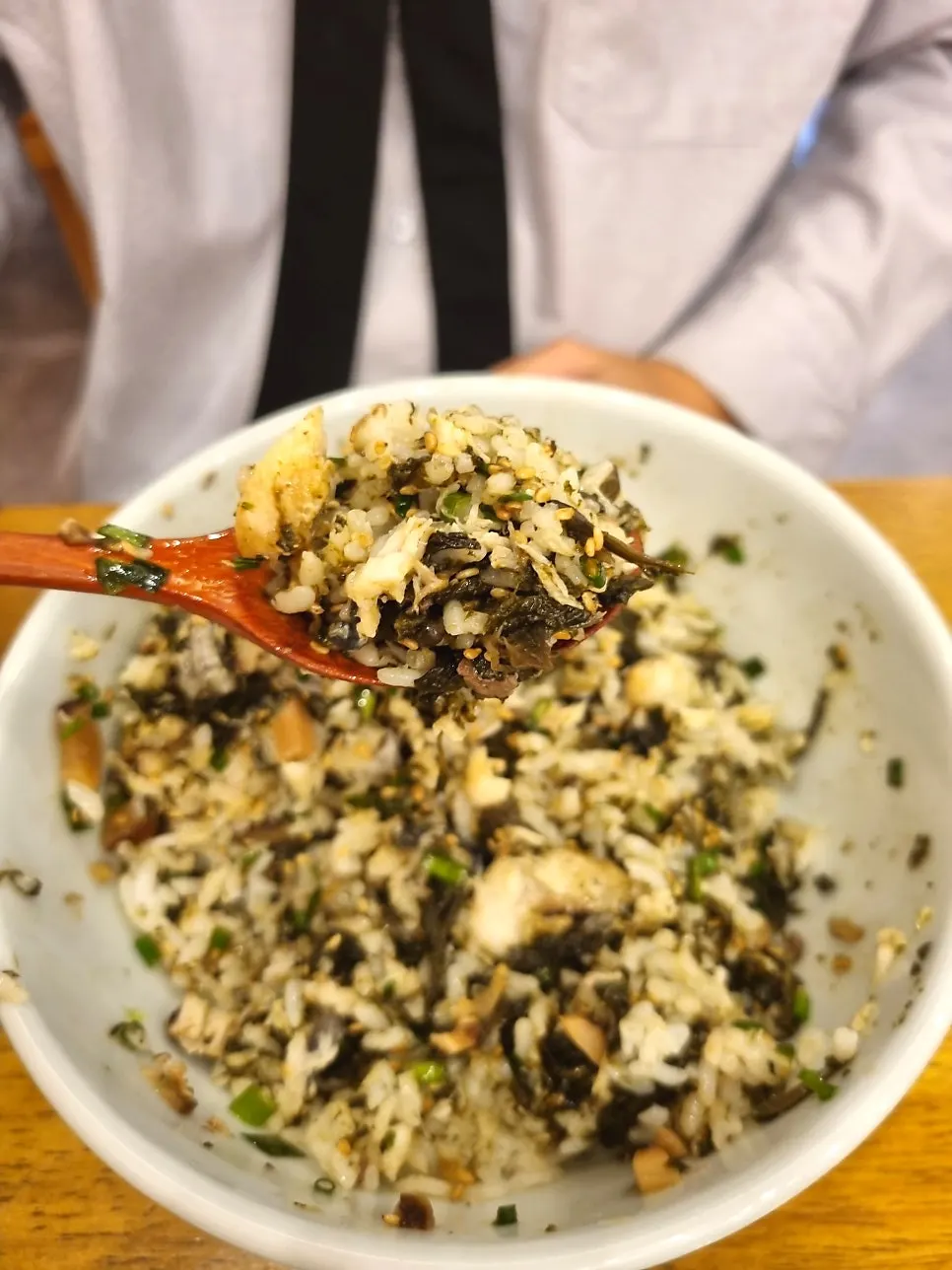 Gondre rice with mackerel sprinkled with plenty of sesame seeds