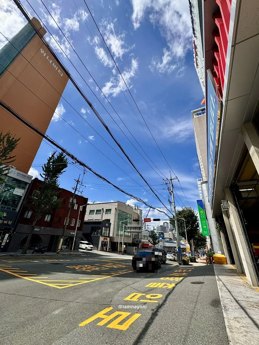 Walking route from Exit 7 of Jeonpo Station to Hyangtaek