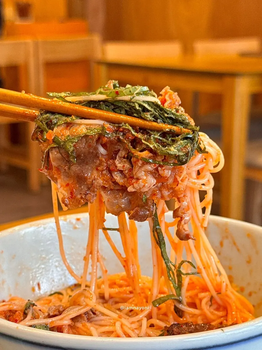 Herring roe bibim noodles mixed with beef brisket