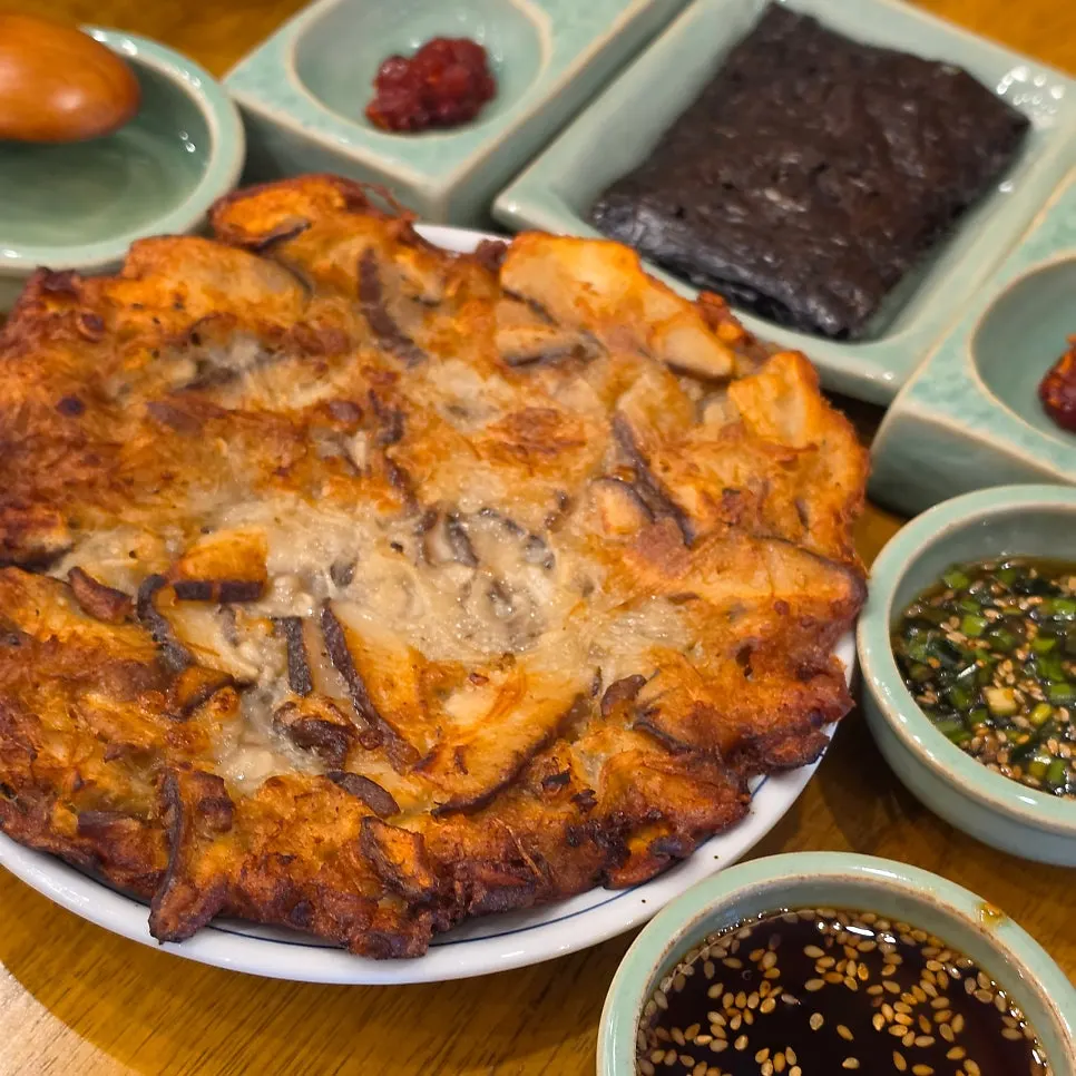 Rice wrapped in gim into a bite-sized piece
