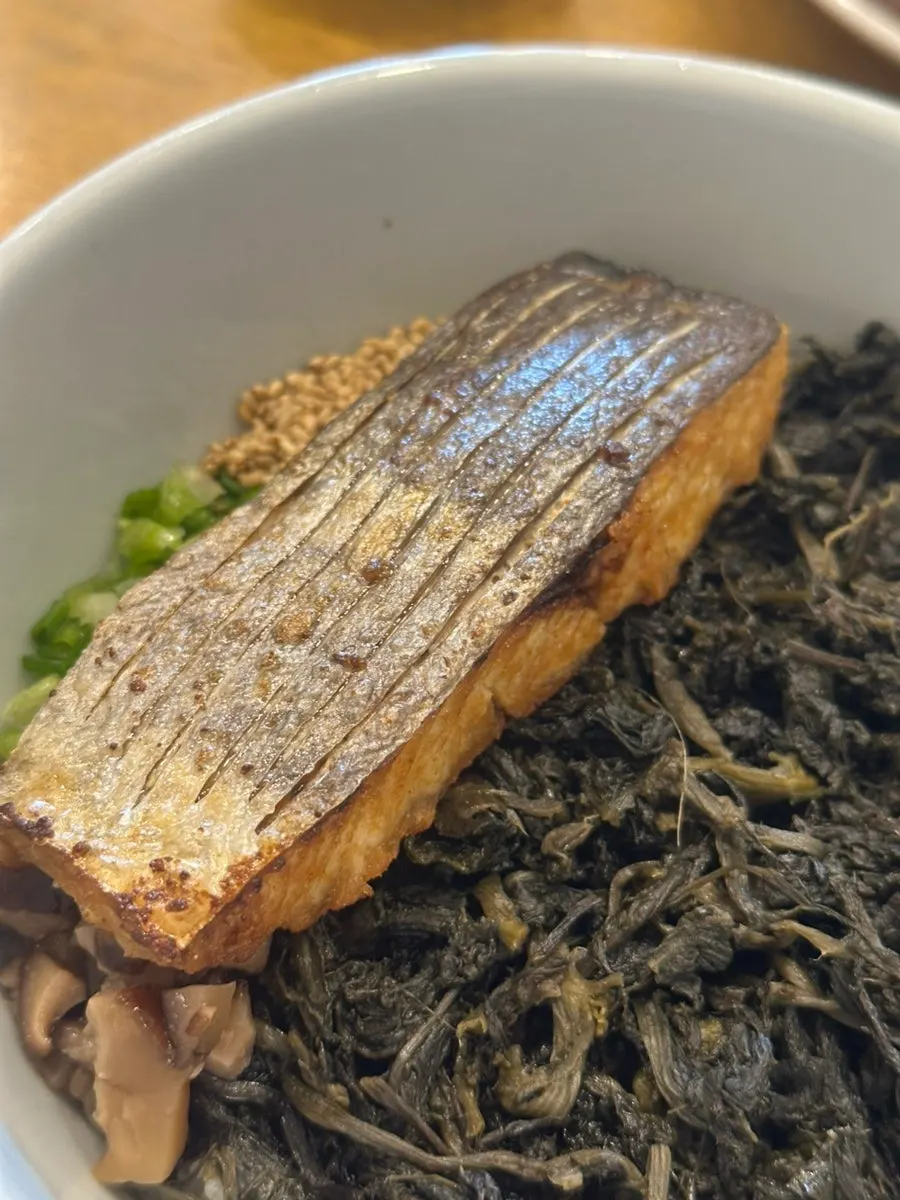 Gondre rice topped with a large piece of mackerel