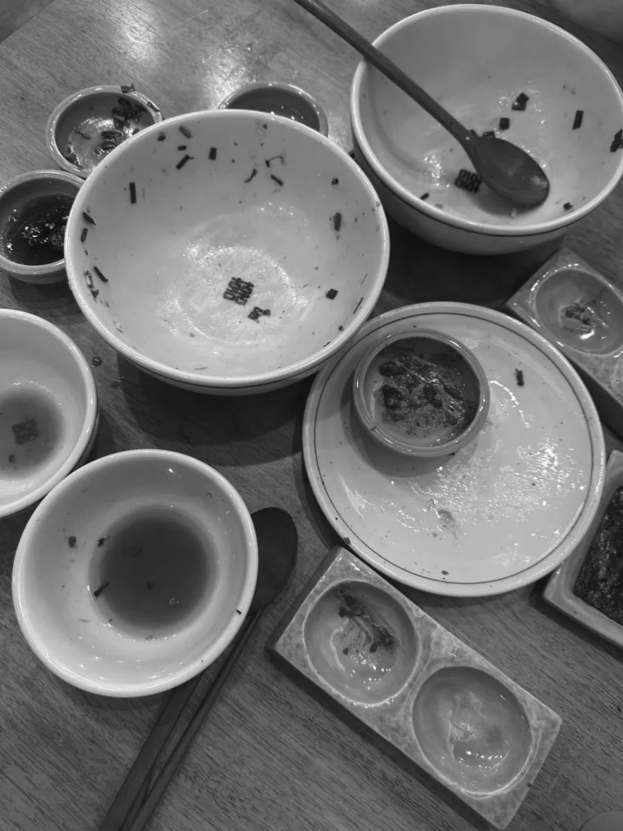 The table at Hyangtaek Jeonpo Branch after finishing the meal