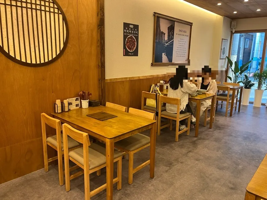 Interior view of Hyangtaek Jeonpo Branch