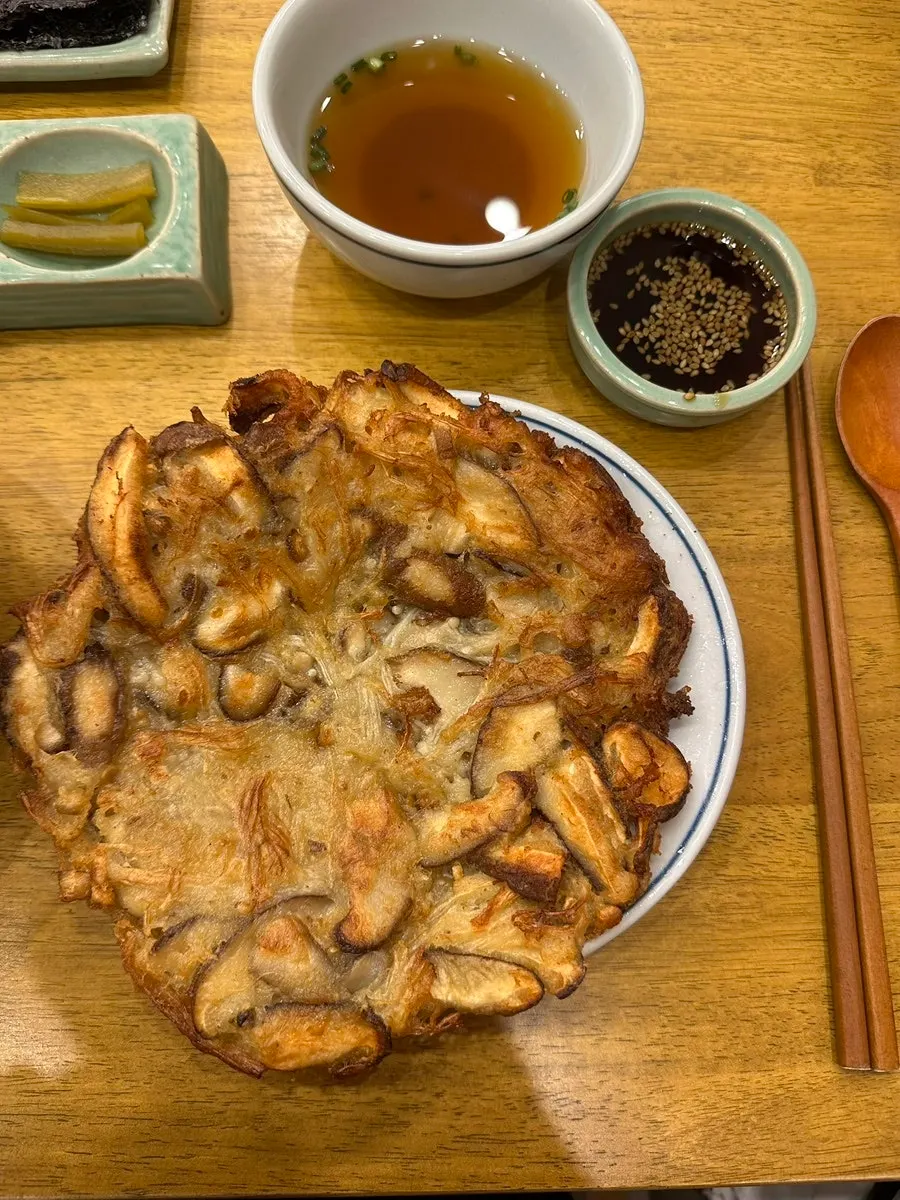 바삭하게 부쳐낸 한판버섯