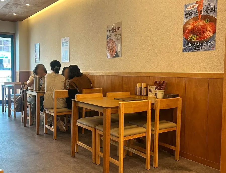 Quiet interior with four-person tables