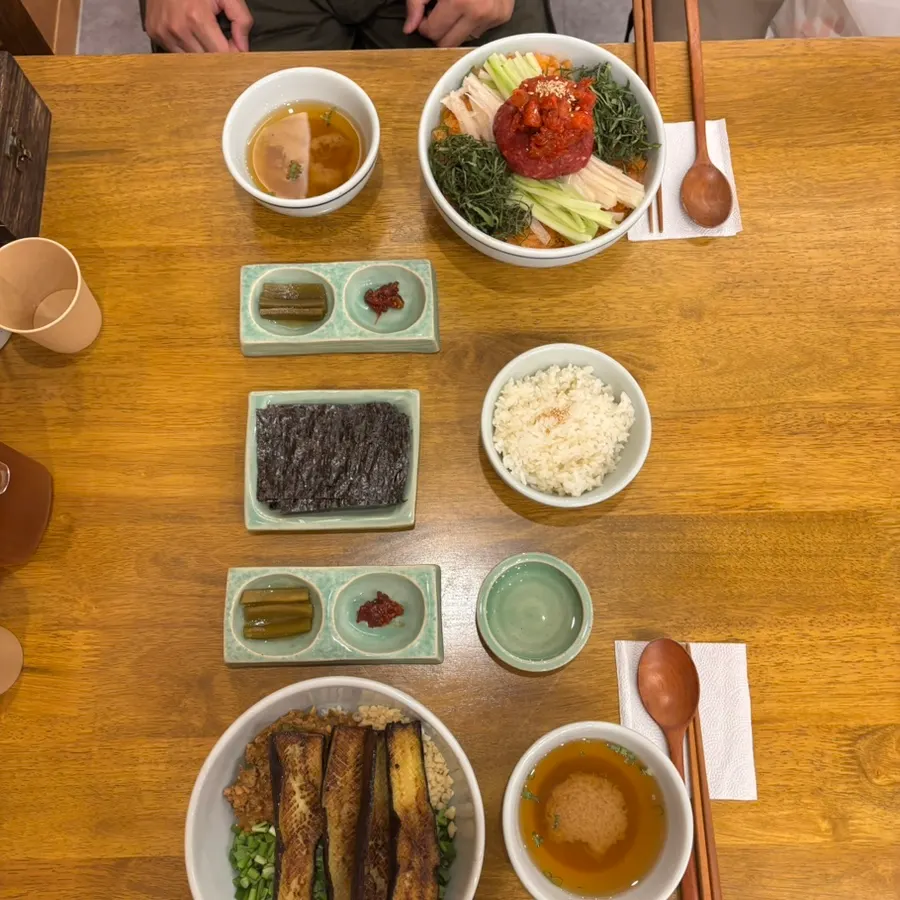 Neatly arranged Korean table setting at Hyangtaek Jeonpo Branch