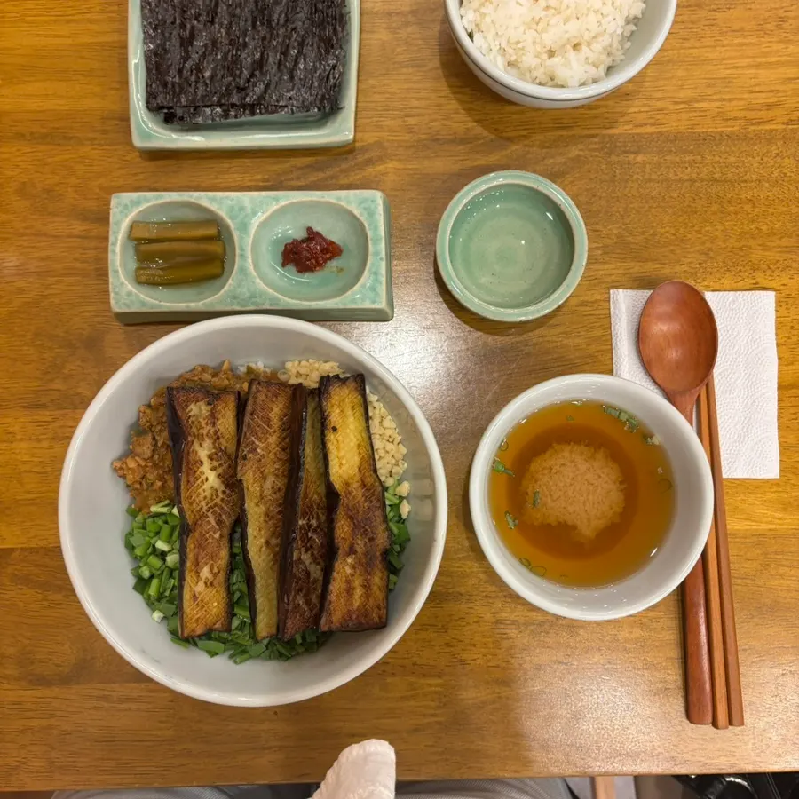 A bowl of eggplant doenjang rice at Hyangtaek Jeonpo Branch