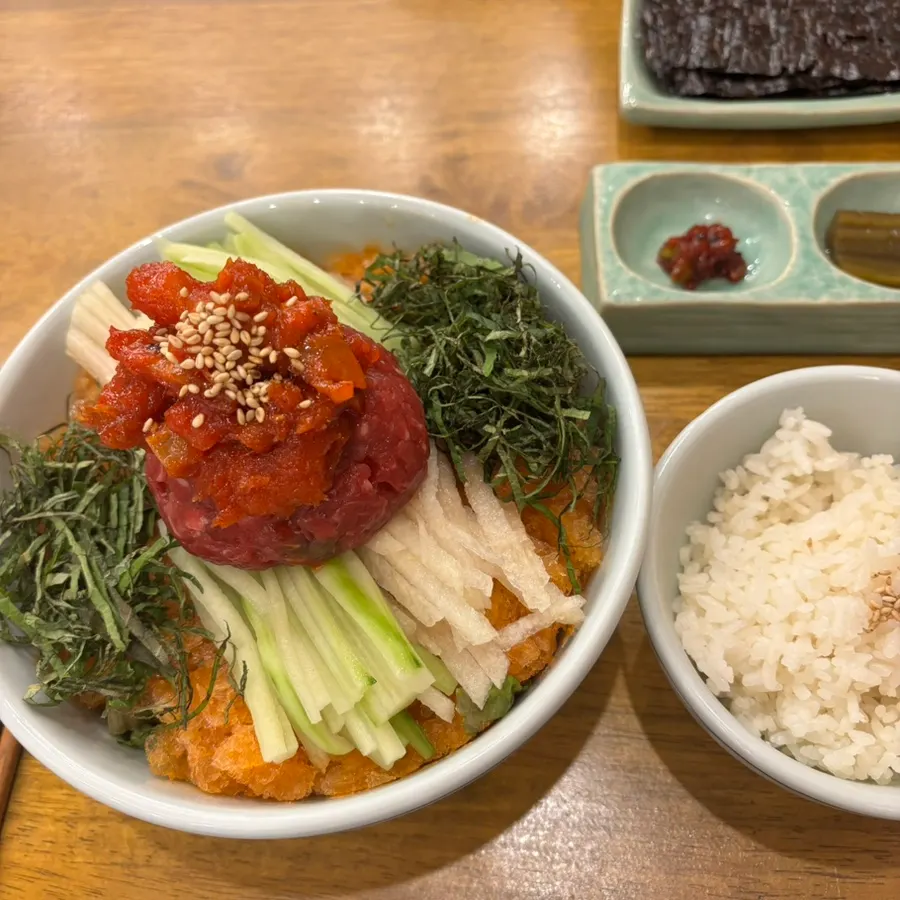 Eggplant doenjang rice bowl mixed with kelp vinegar