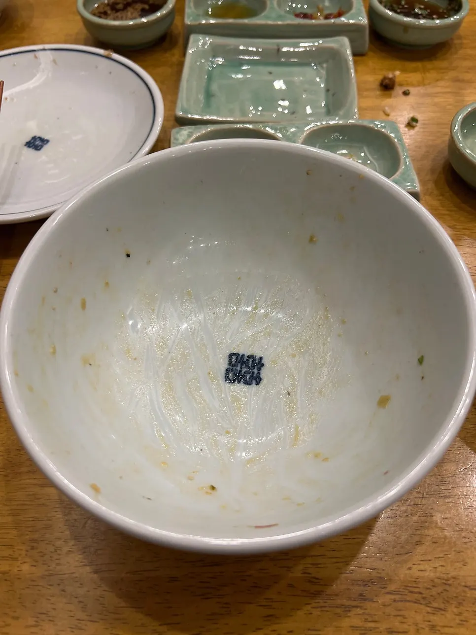 Table at Hyangtaek Jeonpo Branch after finishing the meal